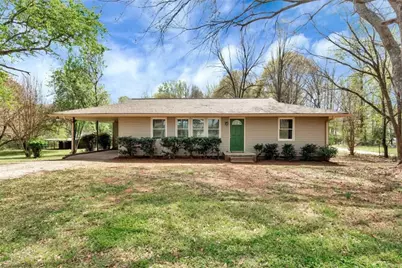 726 Peachtree Road, Jefferson, GA 30549 - Photo 1