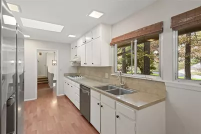 705 Edgewater Trail NW, Sandy Springs, GA 30328 - Photo 16