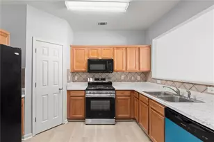 1947 Lakeshore Overlook Cir NW, Kennesaw, GA 30152 - Photo 10