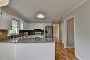 2451 Meadowglen Trail, Snellville, GA 30078 - Photo 18