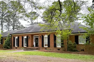 945 Poplar St, Monroe, GA 30655 - Photo 2