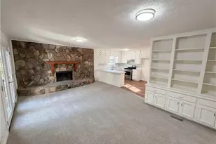 300 Martingale Dr, Peachtree City, GA 30269 - Photo 4