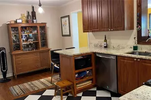 2901 Victoria Dr, Marietta, GA 30068 - Photo 4