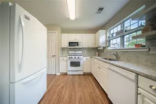 11070 Crabapple Lake Dr, Roswell, GA 30076 - Photo 10