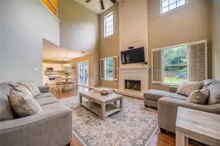 11070 Crabapple Lake Dr, Roswell, GA 30076 - Photo 6