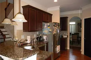 17 Oakhurst Common Dr, Decatur, GA 30030 - Photo 4