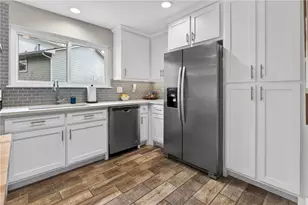 825 Lake Forest Cir, Roswell, GA 30076 - Photo 18