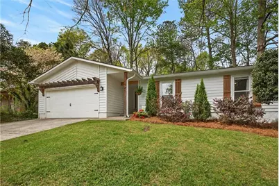 825 Lake Forest Circle, Roswell, GA 30076 - Photo 2