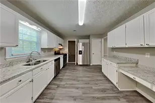 1311 Bustling Ln SW, Marietta, GA 30064 - Photo 4