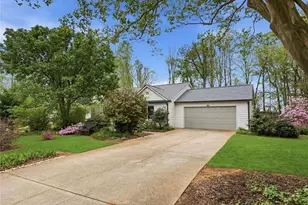 6630 Brittney Ln, Cumming, GA 30040 - Photo 10