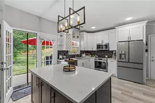 906 Milton Cir, Loganville, GA 30052 - Photo 10