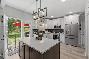 906 Milton Cir, Loganville, GA 30052 - Photo 8