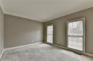 1015 Rowe Oak Cir, Lawrenceville, GA 30043 - Photo 6