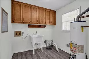 2203 Meadow Dr, Snellville, GA 30078 - Photo 14