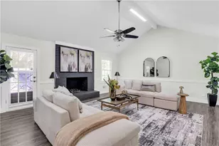 2203 Meadow Dr, Snellville, GA 30078 - Photo 4