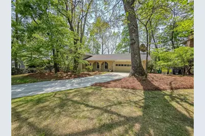 5385 Seaton Way, Dunwoody, GA 30338 - Photo 2