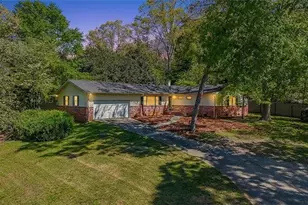 636 Holly Dr, Gainesville, GA 30501 - Photo 2