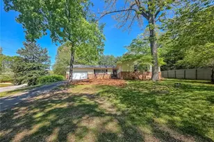 636 Holly Dr, Gainesville, GA 30501 - Photo 1