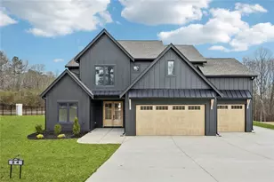 24 Rocking Wood Dr, Auburn, GA 30011 - Photo 2