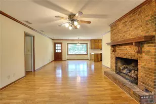 2439 Ellis Ct, Snellville, GA 30078 - Photo 10