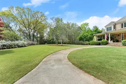 594 Peachtree Road, Hoschton, GA 30548 - Photo 8