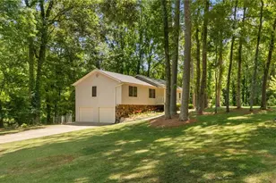 608 Wellington Ct, Woodstock, GA 30188 - Photo 2