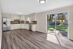 530 Oak Valley Dr, Riverdale, GA 30274 - Photo 4