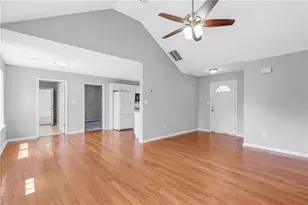 388 Royal Ct, Jackson, GA 30233 - Photo 2