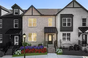 624 Oakleaf Grove Ln, Sugar Hill, GA 30518 - Photo 1