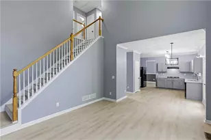 814 Shadow Lakes Dr, Lithonia, GA 30058 - Photo 4