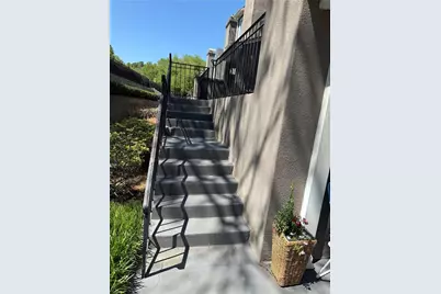 17 Saint Claire Lane NE, Atlanta, GA 30324 - Photo 2