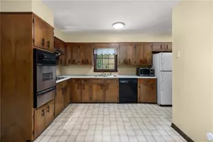 302 Pine Lake Dr, Cumming, GA 30040 - Photo 8