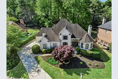 9170 Nesbit Lakes Drive, Alpharetta, GA 30022 - Photo 2