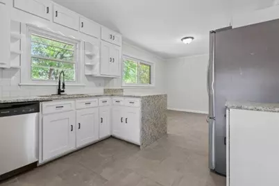 8 Larose SW, Marietta, GA 30060 - Photo 16