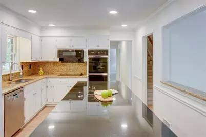 618 Dorsey SW, Lilburn, GA 30047 - Photo 2