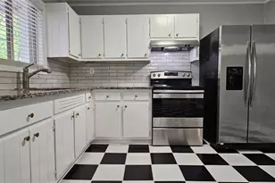 1096 Deleon Ct, Clarkston, GA 30021 - Photo 12