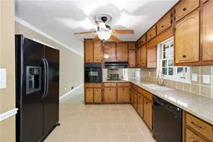 1407 Ridgewood Dr SW, Lilburn, GA 30047 - Photo 10