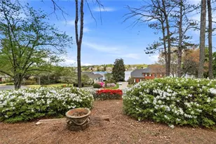 220 Clipper Bay Dr, Alpharetta, GA 30005 - Photo 2