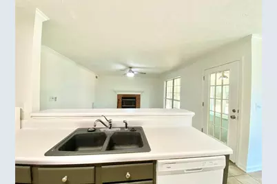 640 Suwanee Lakes Circle, Suwanee, GA 30024 - Photo 12