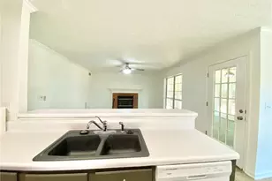 640 Suwanee Lakes Circle, Suwanee, GA 30024 - Photo 12