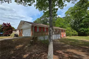 7016 Skyline Dr, Lithia Springs, GA 30122 - Photo 4