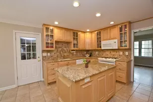 2065 Renault Ln, Atlanta, GA 30345 - Photo 10