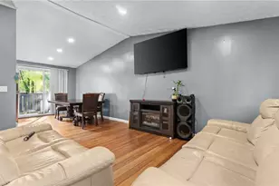 5172 Scarbrough Trail W, Stone Mountain, GA 30088 - Photo 4