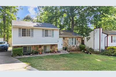 5172 Scarbrough Trail W, Stone Mountain, GA 30088 - Photo 2