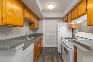 825 Hank Aaron Dr SW, Atlanta, GA 30315 - Photo 4