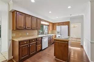 6757 Riverside Dr, Atlanta, GA 30328 - Photo 14