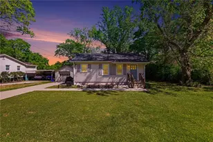 1051 Dell SE, Smyrna, GA 30080 - Photo 2