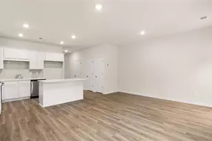 208 Kenmore Cir, Perry, GA 31069 - Photo 2