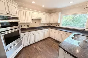 984 Forest Pond Ct, Marietta, GA 30068 - Photo 2