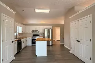 3011 Maple Cove Ct, Loganville, GA 30052 - Photo 4